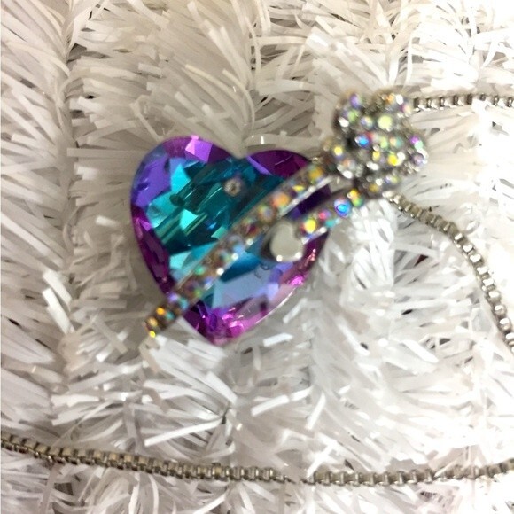 NWOT Silver Tone Box Chain Pendant with Crystals & Large Aurora Crystal Heart - Picture 1 of 1